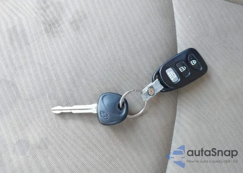 2011 Hyundai Elantra Gls (Ulsan Plant) z USA, uszkodzony, nr VIN KMHDH4AE2BU084339